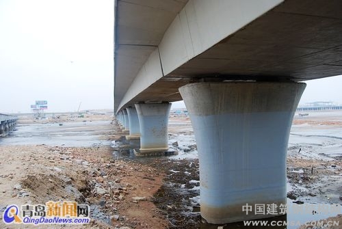跨海大桥的建成将使青岛老港、油港、前湾港连为一个整体