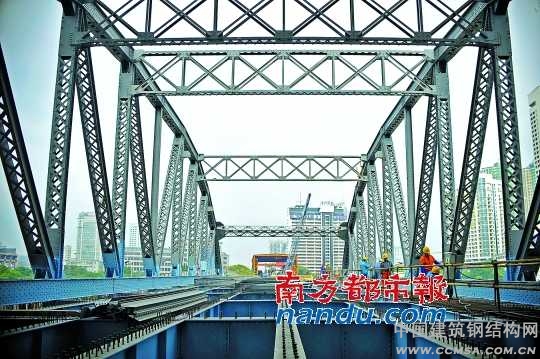 广州海珠桥南段钢结构开始复位